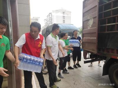 可口可乐净水24小时启动 19万瓶纯净水送达衡东、醴陵灾区